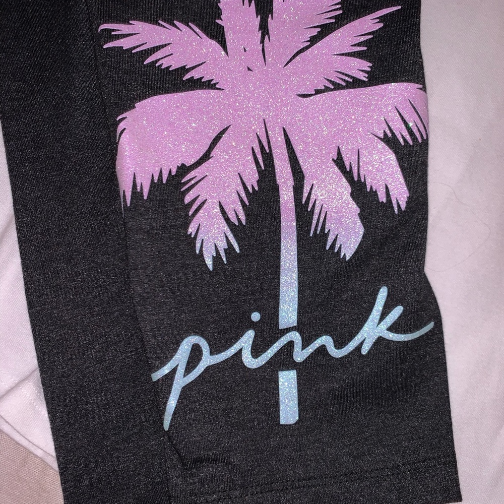 Victoria's Secret Pink Black Palm Shine Leggings & Matching Palm
Shine T-Shirt - Picture 8 of 12